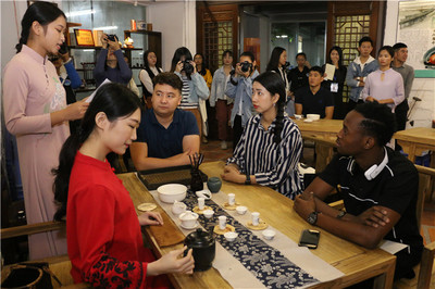 烏克蘭等六國留學生到潮汕學院訪問交流