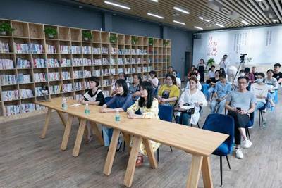 全國人大代表余梅做客書香珠山城市文化會客廳